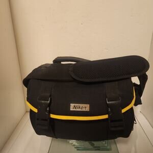 Nikon D5000 DSLR Camera Bundle 12.3MP 18-55mm & 0.43x58mm Wide angle Lenses